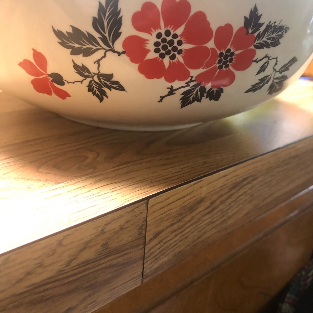 Hall’s Superior Quality 9 in. Salad Bowl-Red Poppy Design